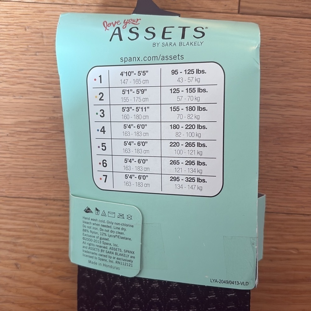 NWT Assets by Sara Blakely (Spanx) Shaping Tights Textured Wish Bone Black Sz 1 - Picture 3 of 5